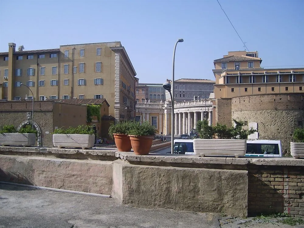 Al Colonnato Di San Pietro Bed & Breakfast Rome 3*,