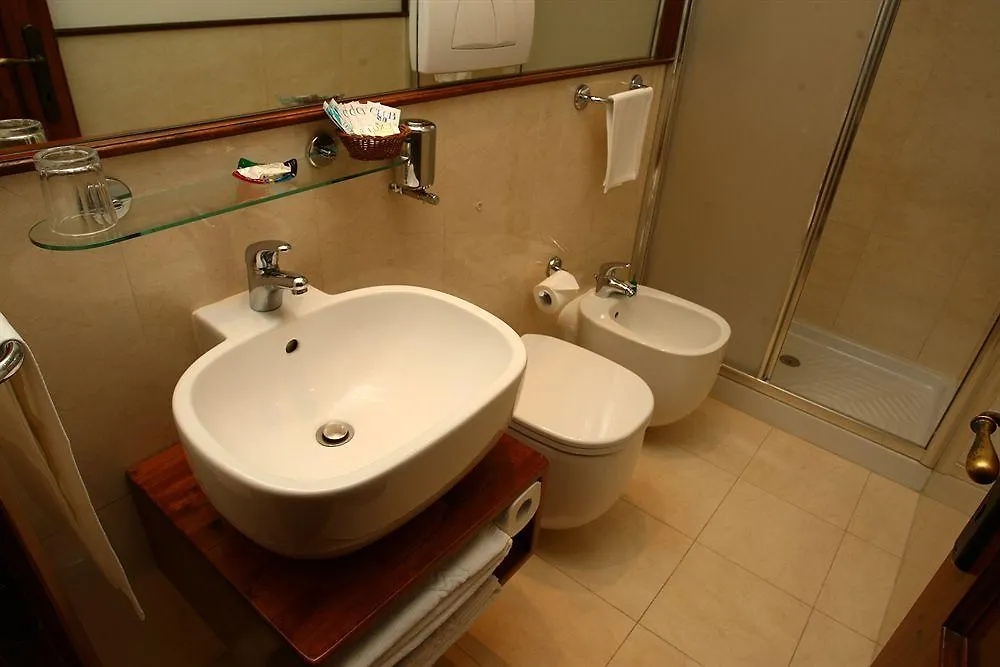 Al Colonnato Di San Pietro Bed & Breakfast Rome Italy