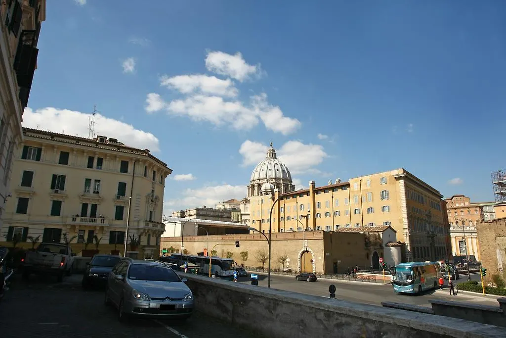 Al Colonnato Di San Pietro Bed & Breakfast Rome