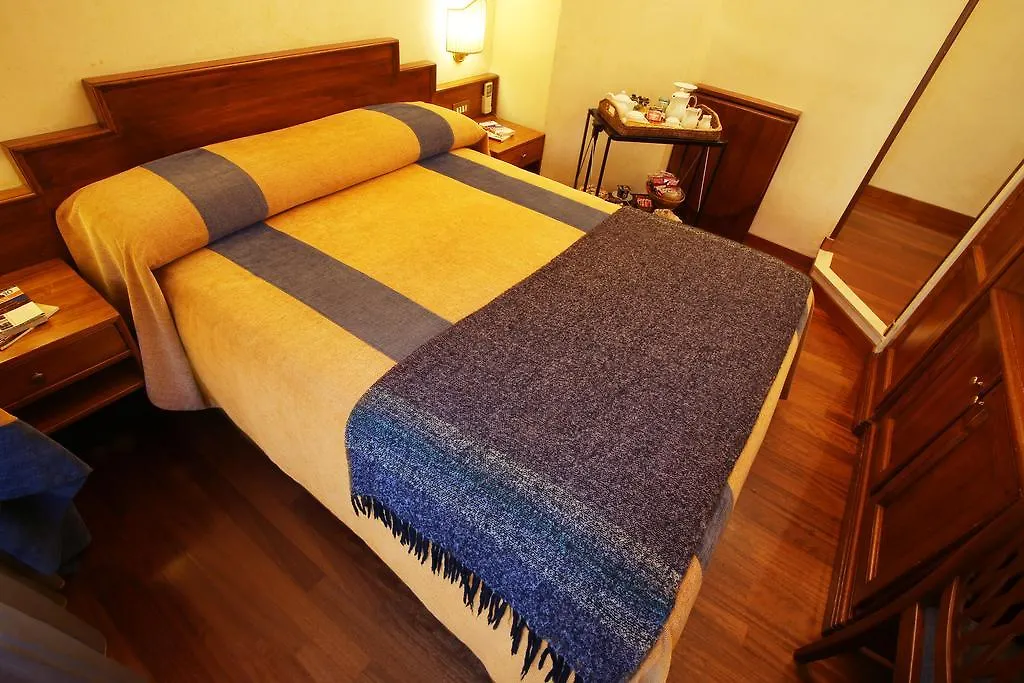 Al Colonnato Di San Pietro Bed & Breakfast Rome Italy