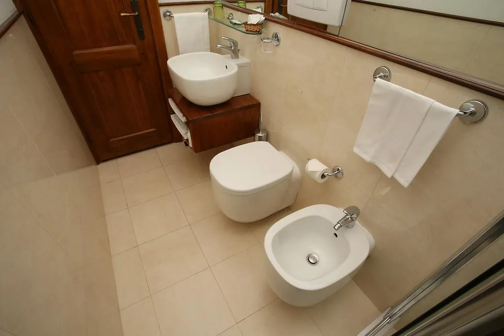 Al Colonnato Di San Pietro Bed & Breakfast Rome