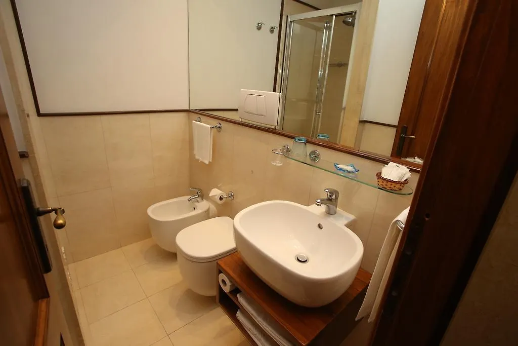 Al Colonnato Di San Pietro Bed & Breakfast Rome