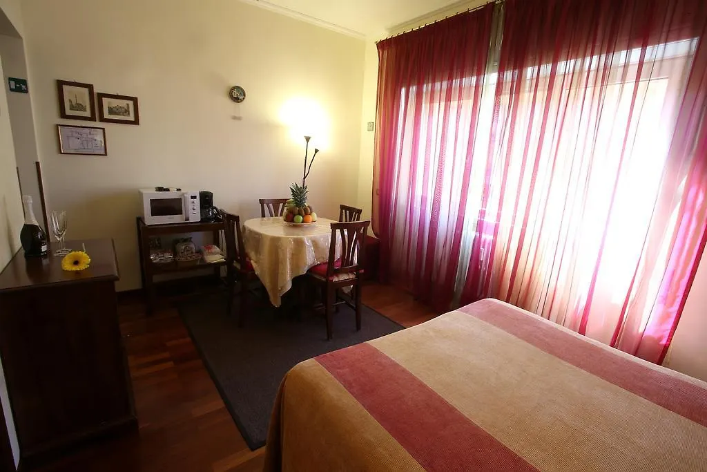 Al Colonnato Di San Pietro Bed & Breakfast Rome 3*,  Italy