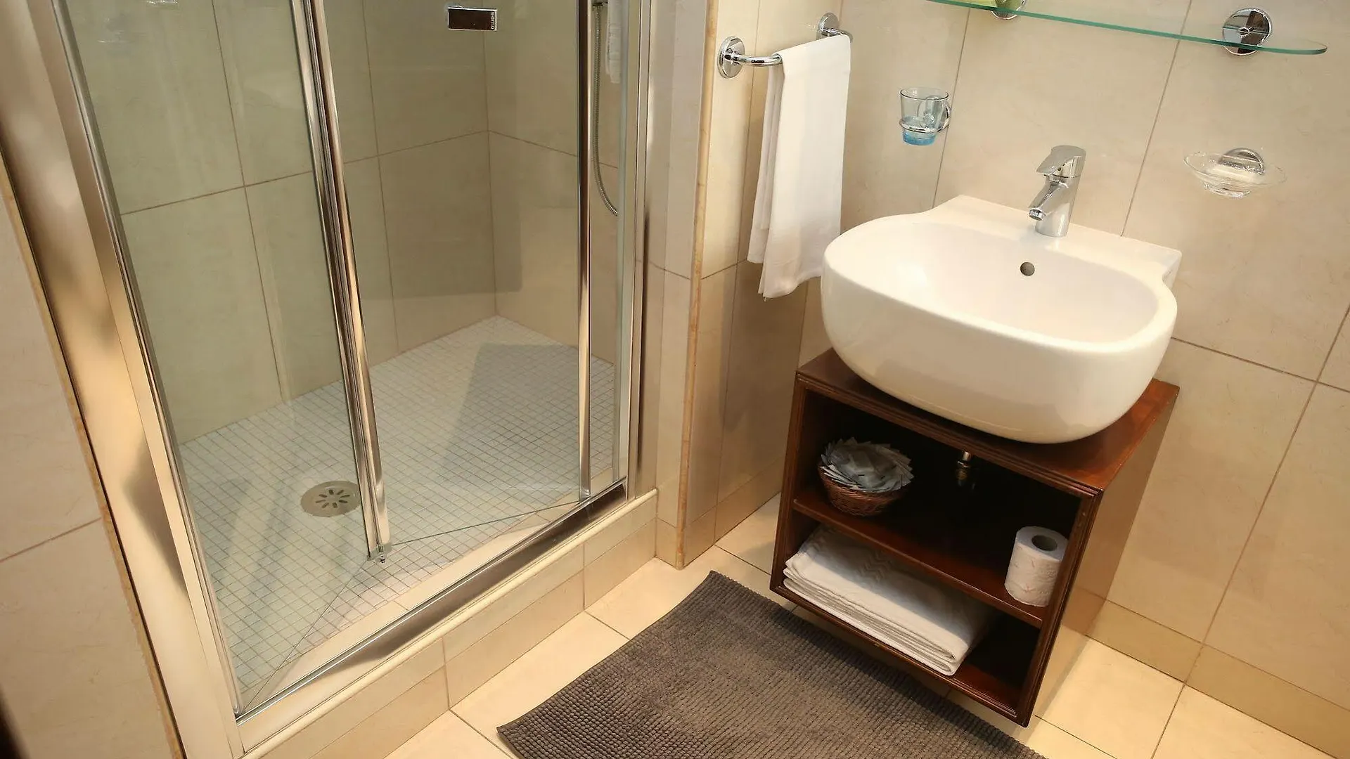 ***  Al Colonnato Di San Pietro Bed & Breakfast Rome Italy