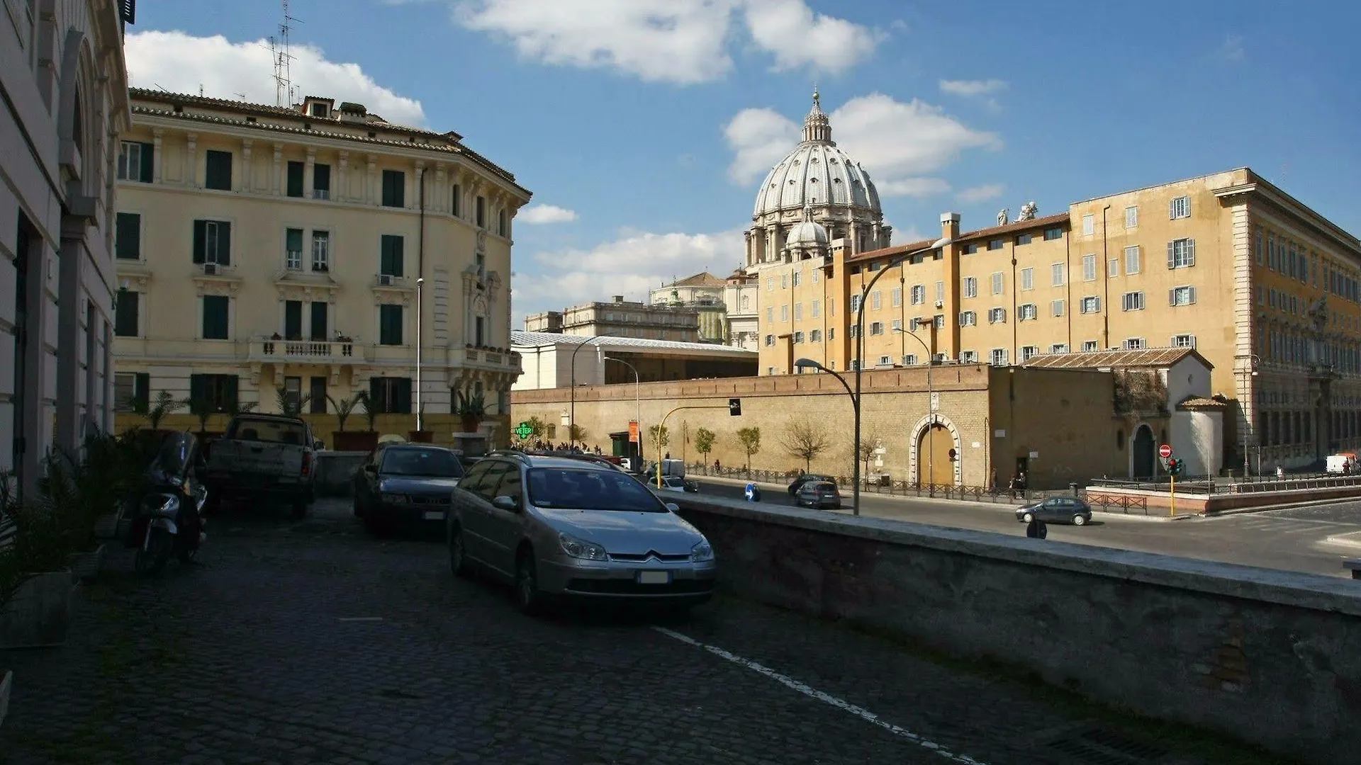 ***  Al Colonnato Di San Pietro Bed & Breakfast Rome Italy